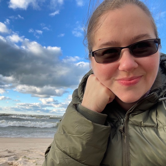 Meet your Posher, Jill - Picture 2 of 3